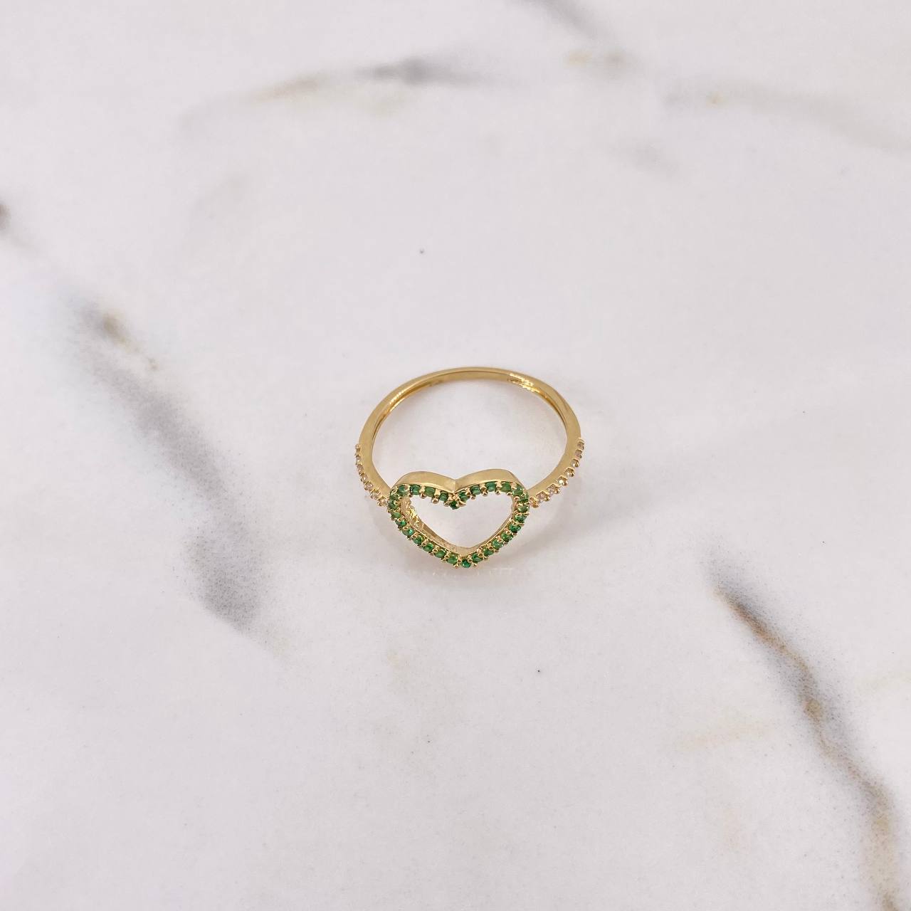 Anillo Silueta Corazon 1.5gr / T7 1/2 / Circones Verdes Blancos Oro Amarillo 18K &