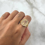 Anillo Marco Virgen Guadalupe 9.3gr / T10 1/2 / Circones Fucsias Verdes Y Blancos Dos Oros Amarillo Rosa 18K *