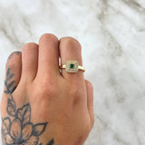 Anillo Halo Cuadrado 3.45gr / T7 3/4 / Circones Blancos Verde Oro Amarillo 18K ©