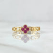 Anillo Flor Eslabones Fijos 2.1gr / T6 3/4 / Circones Fucsias Oro Amarillo 18K ©