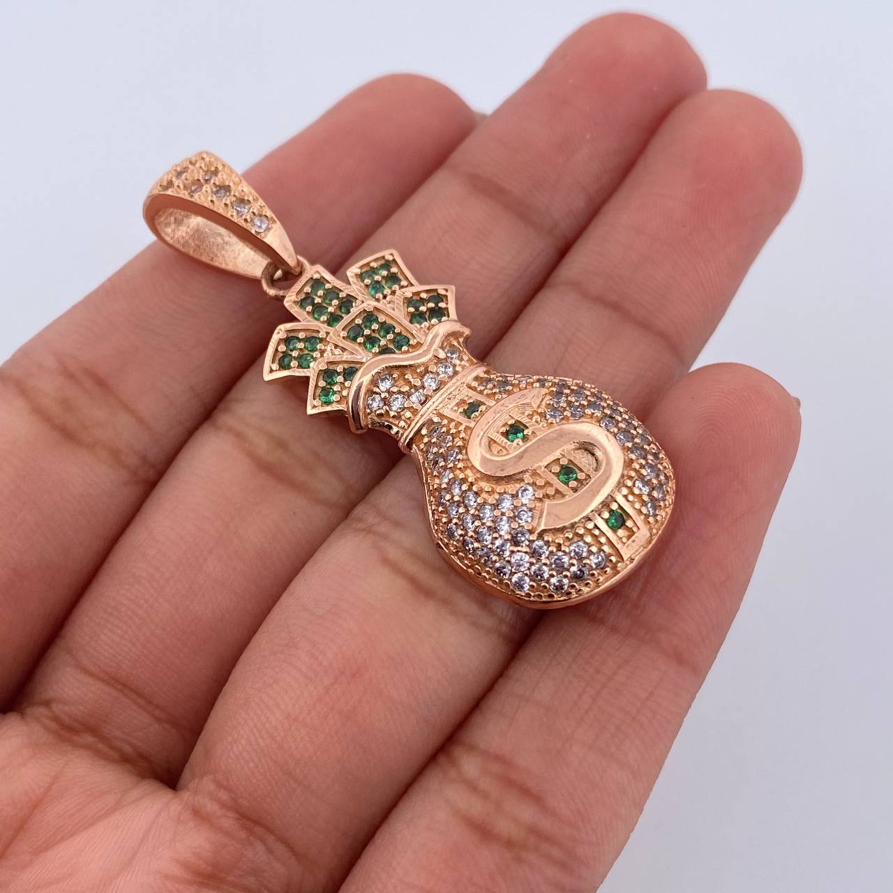 Dije Bolsa Dinero 7.95gr / 4.7cm / Circones Verdes Blancos Oro Rosa 18K $
