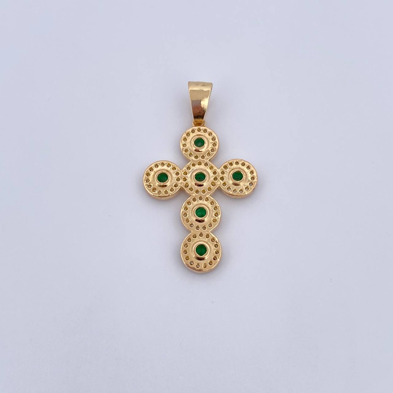 Dije Cruz Tupida 4.95gr / 3.8cm / Circones Verdes Blancos Oro Amarillo 18K $