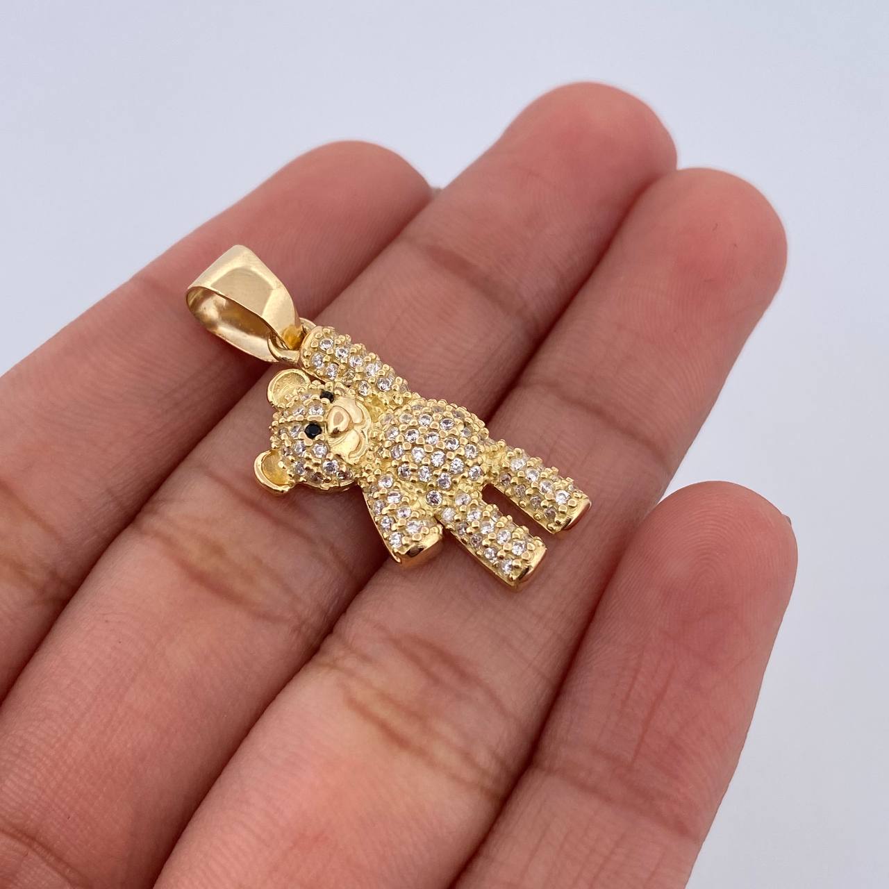Dije Oso 3.4gr / 3cm / Circones Negros Blancos Oro Amarillo 18K $