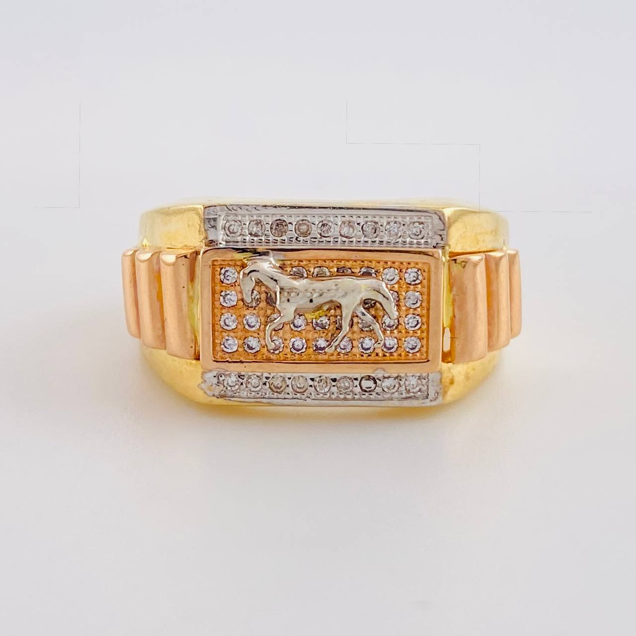 Anillo Caballo rectangulo 7.7g / T10 Tres Oros 18K