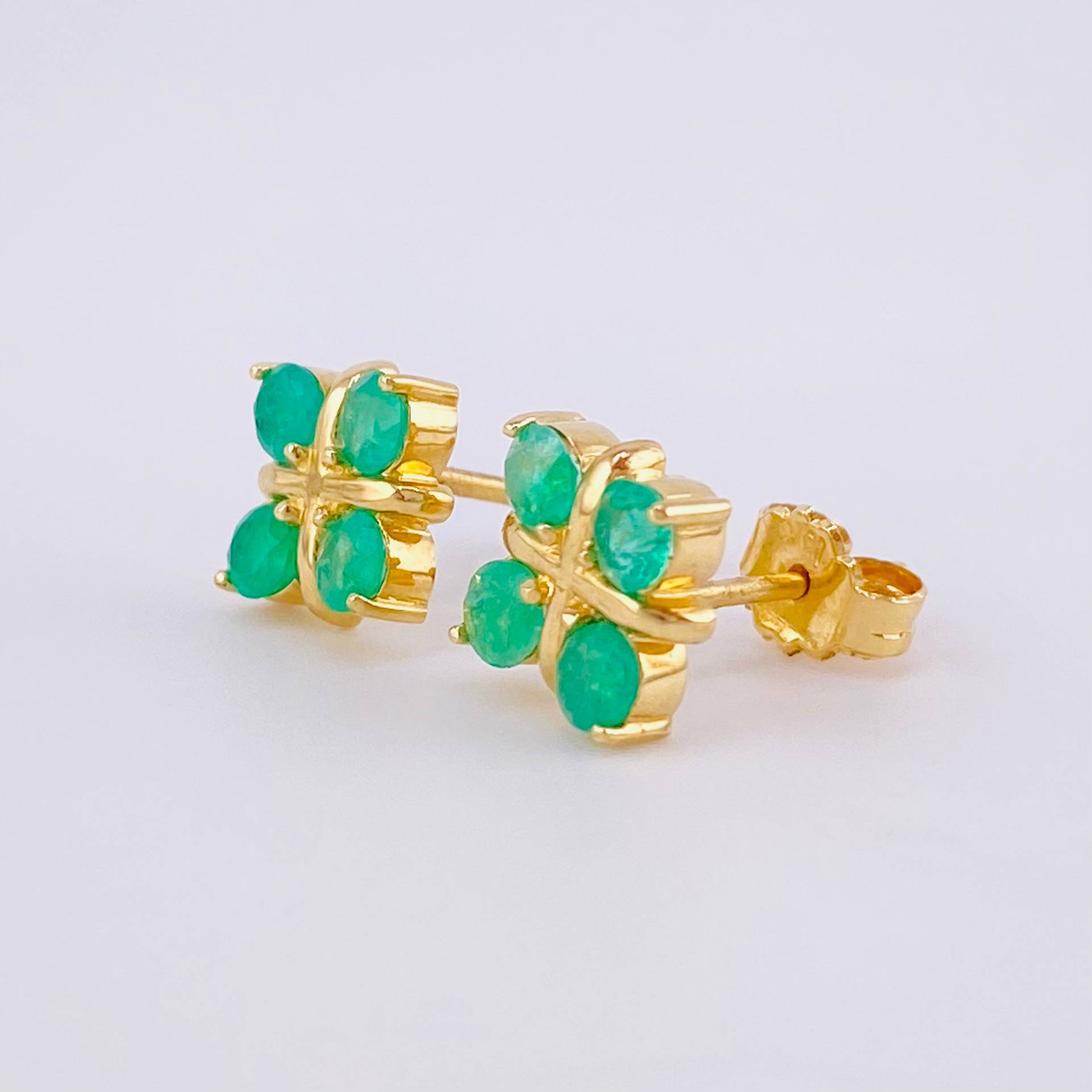 Topos Flor Regalo Esmeraldas 72pts 2.3gr / Oro Amarillo 18K
