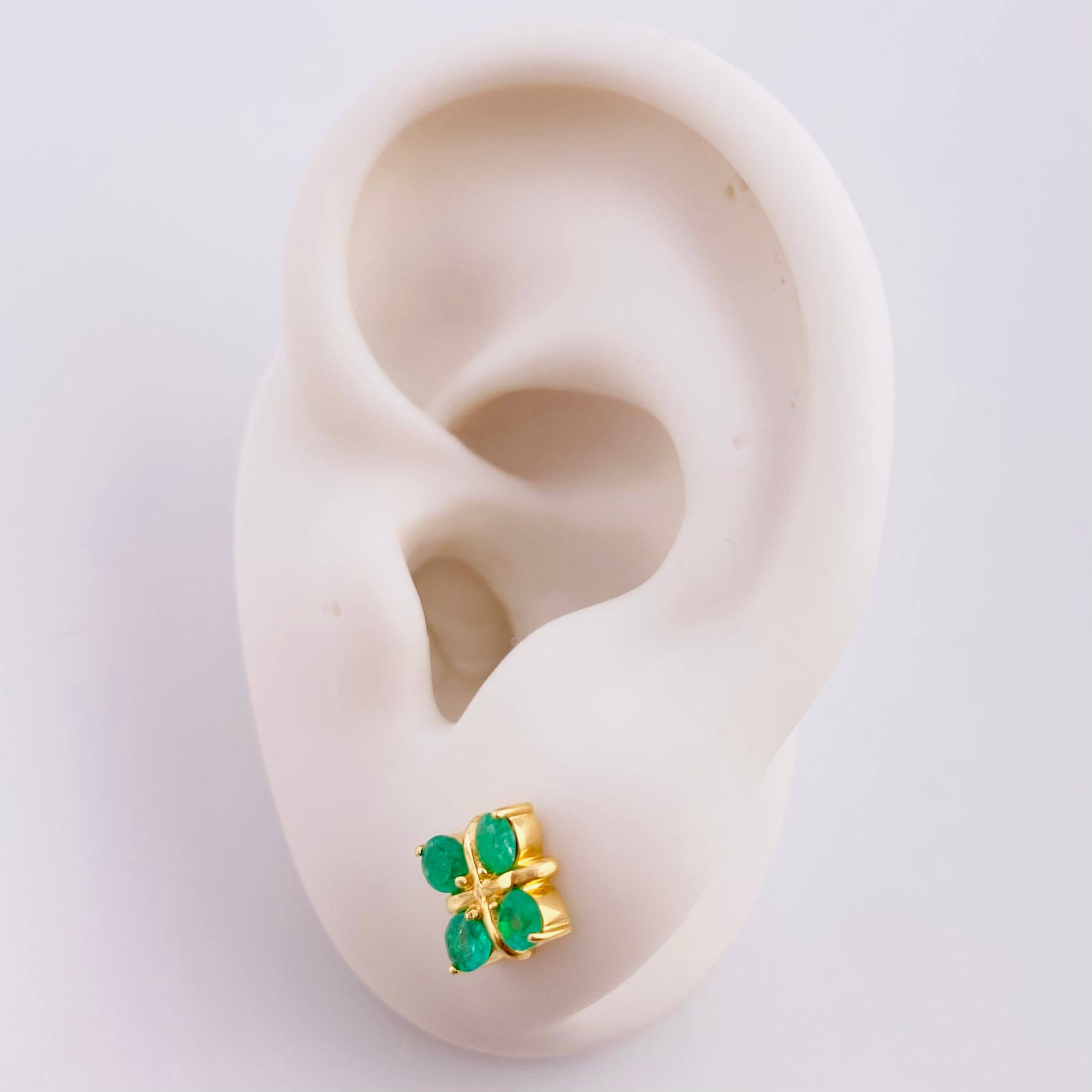 Topos Flor Regalo Esmeraldas 72pts 2.3gr / Oro Amarillo 18K
