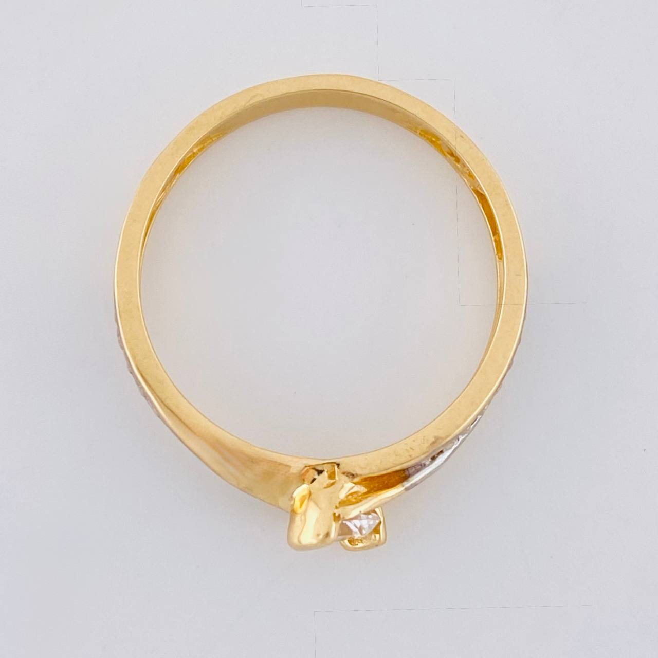 Anillo solitario entrelazado 2.85g / T7 3/4 Dos Oros Amarillo Blanco 18K