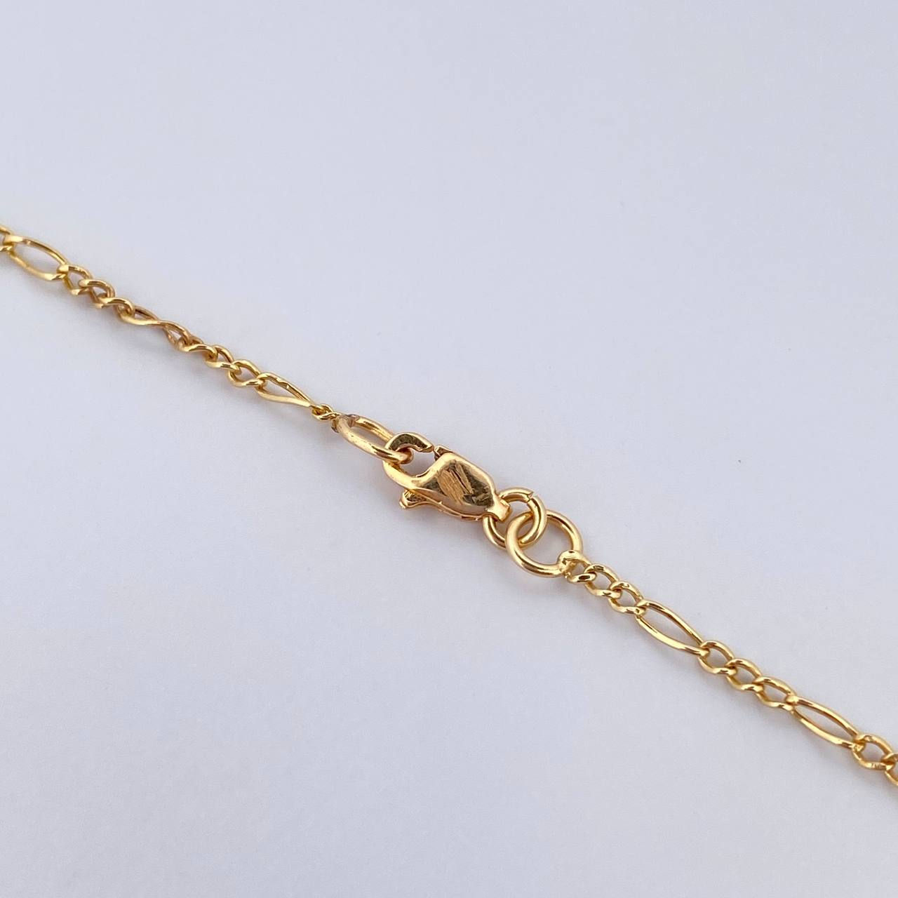 Cadena Figaro 1.7gr / 38.7cm-45.6cm / 1.8mm Oro Amarillo +1 18K $