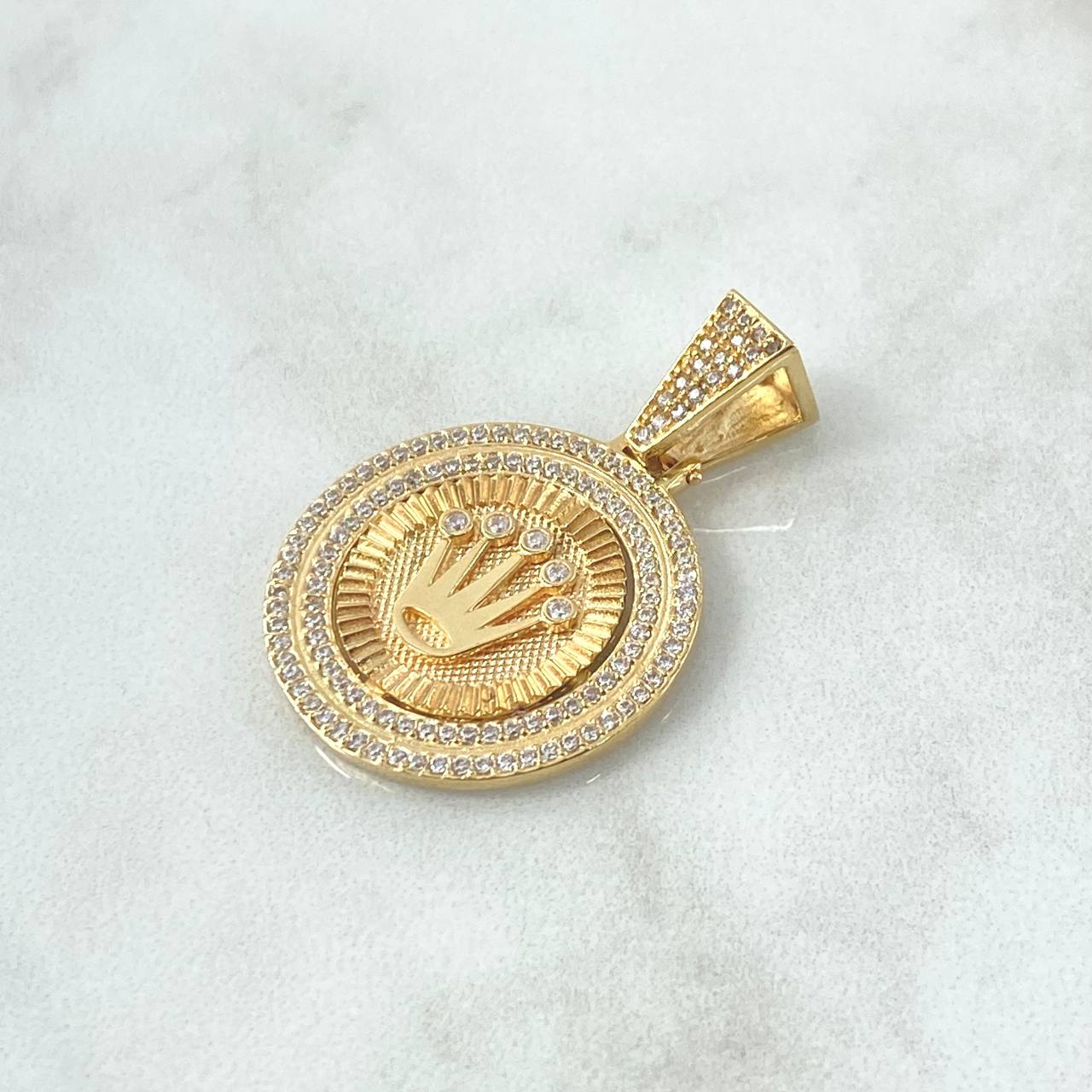 Dije Medalla Corona RX 6.25gr / 3.3cm / Circones Blancos Oro Amarillo 18K