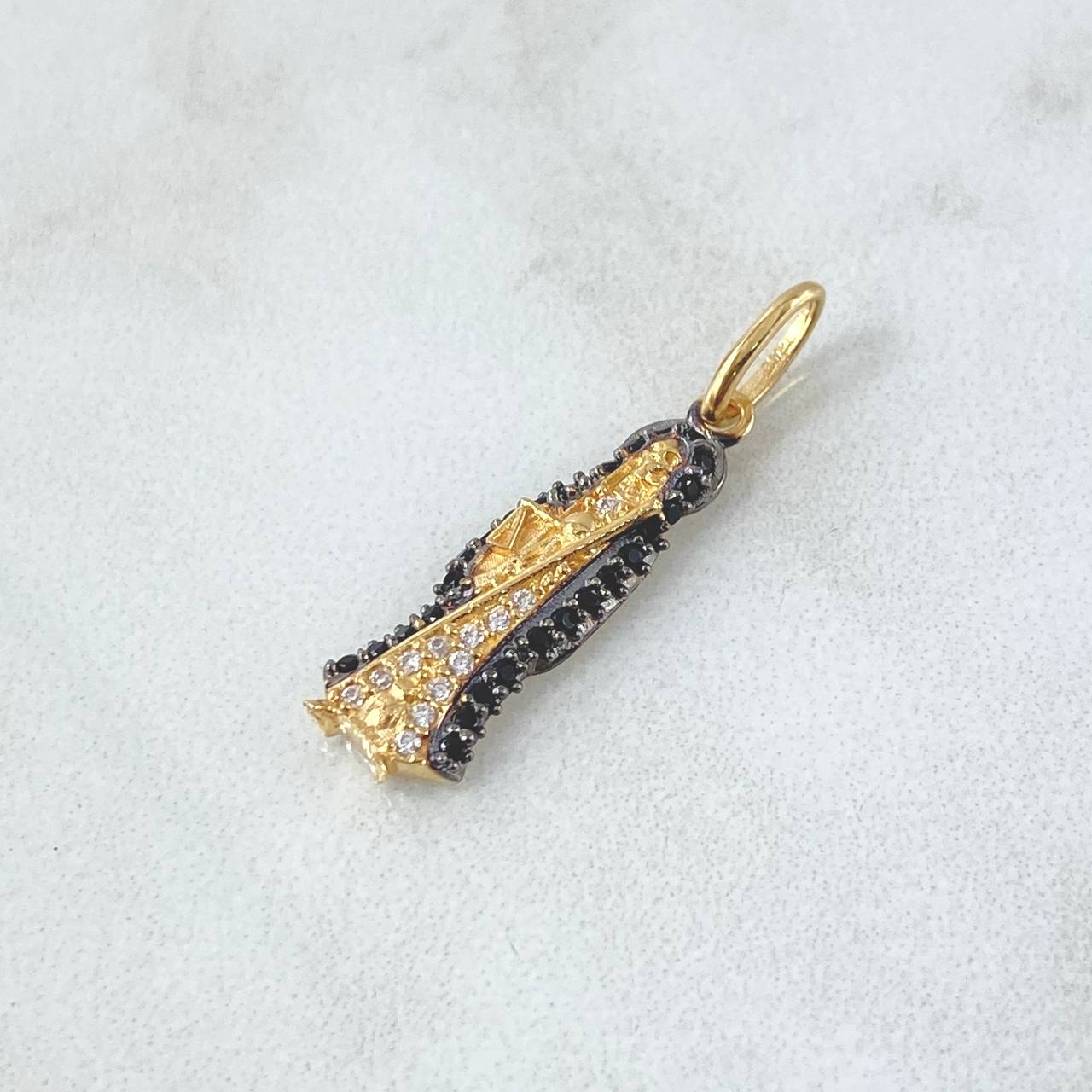 Dije Santa Muerte 1.35gr / 2.8cm / Circones Blancos Negros Oro Amarillo 18K