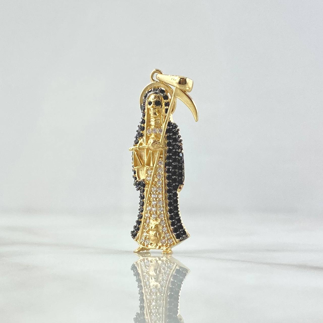 Dije Santa Muerte 4.05gr / 4.1cm / Circones Blancos Y Negros Dos Oros Negro Amarillo 18K *