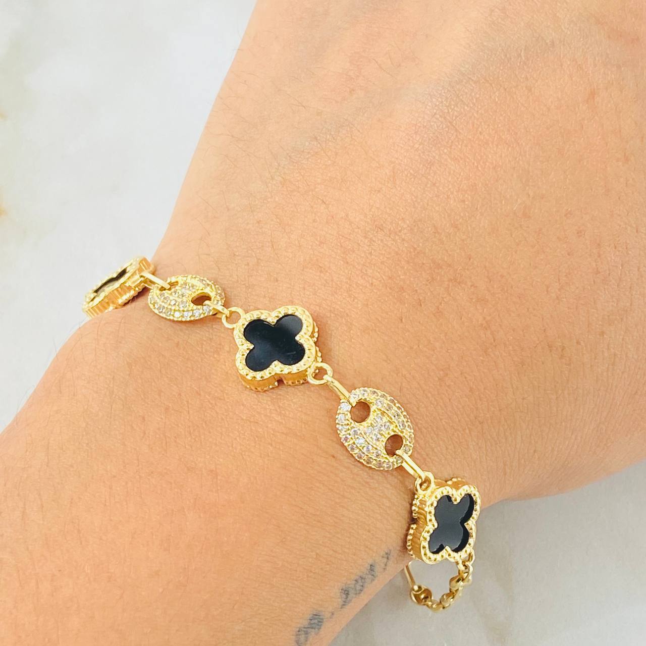 Pulso GC Trebol Negro-Dorado 6.35gr / 18.5cm / Oro Amarillo Nac.Esp. 18K