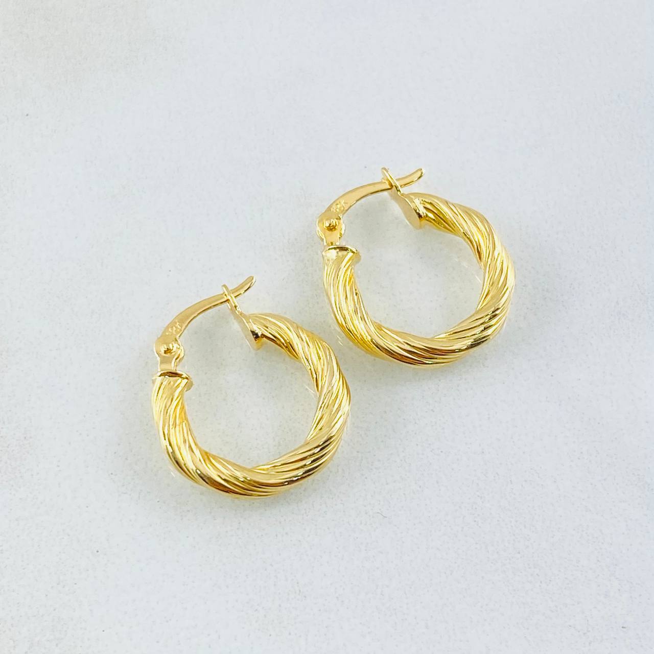 Candongas Emmi 1.45gr / 1.8cm / Oro Amarillo 18K ©