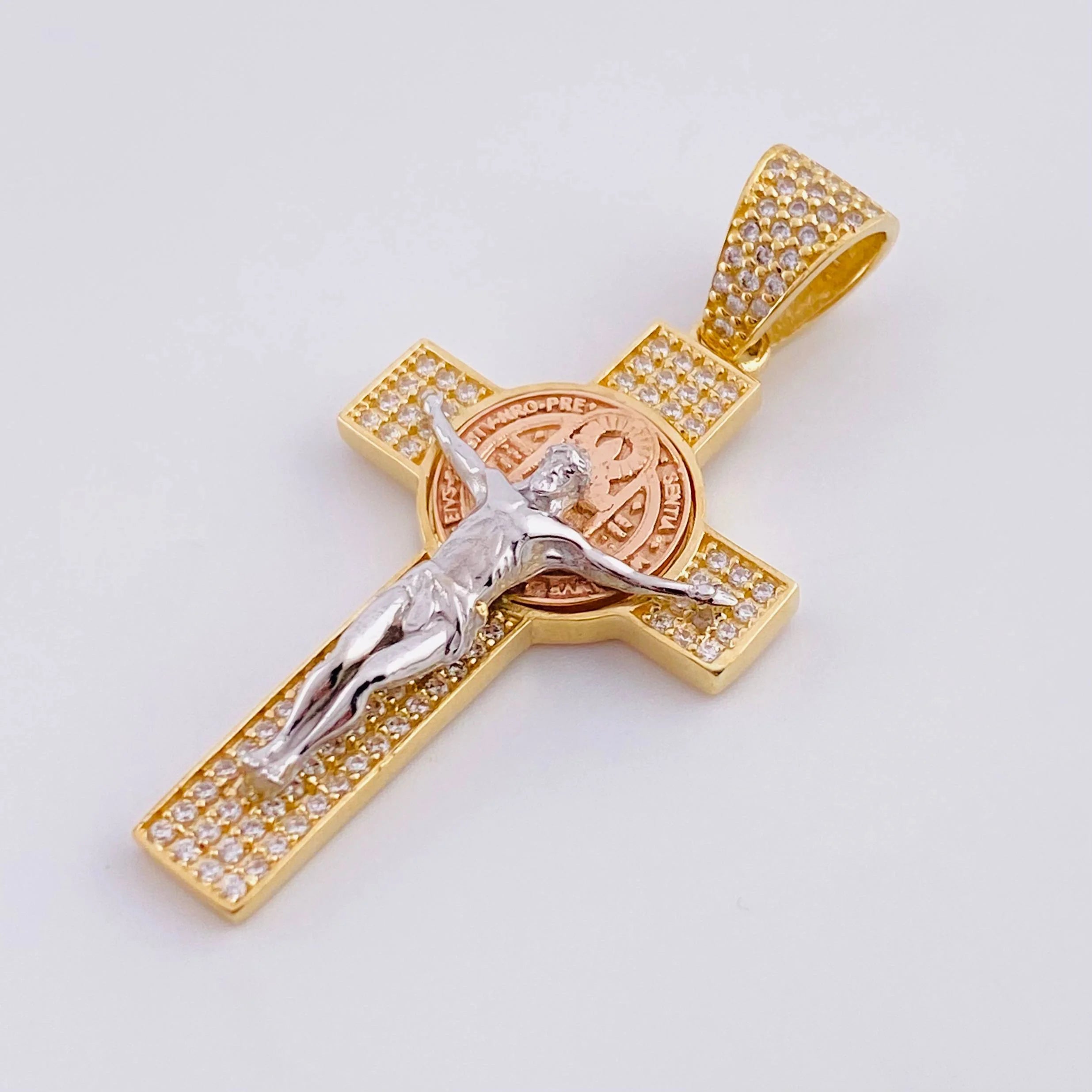 Dije Cruz Cristo San Benito 6.3g / 4.5cm Tres Oros 18K