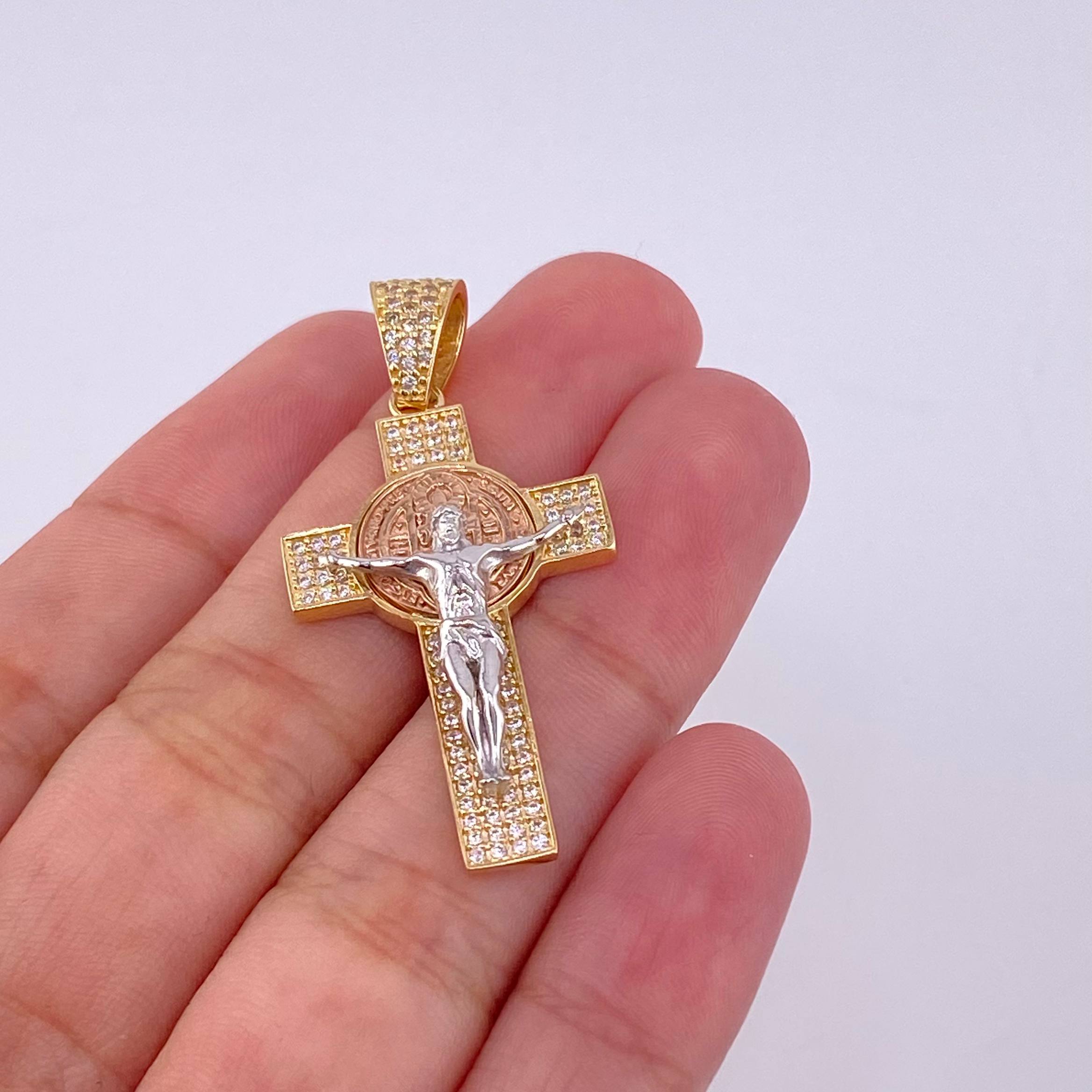 Dije Cruz cristo san benito 5.8g / 4.3cm Tres Oros 18K