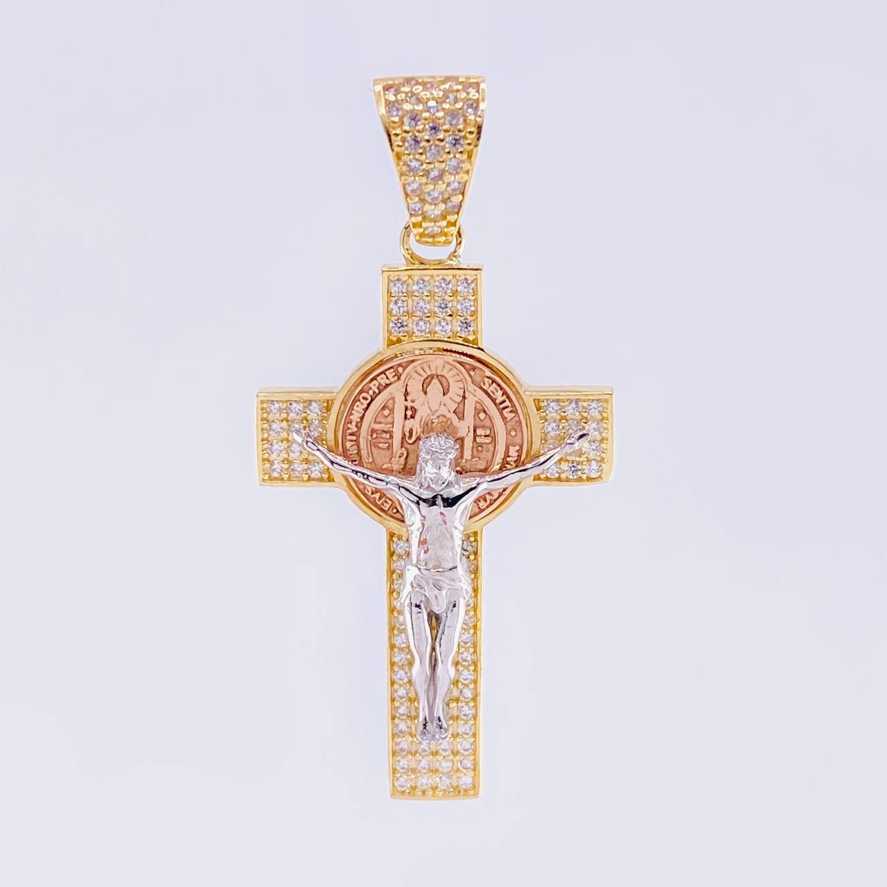 Dije Cruz cristo san benito 5.8g / 4.3cm Tres Oros 18K