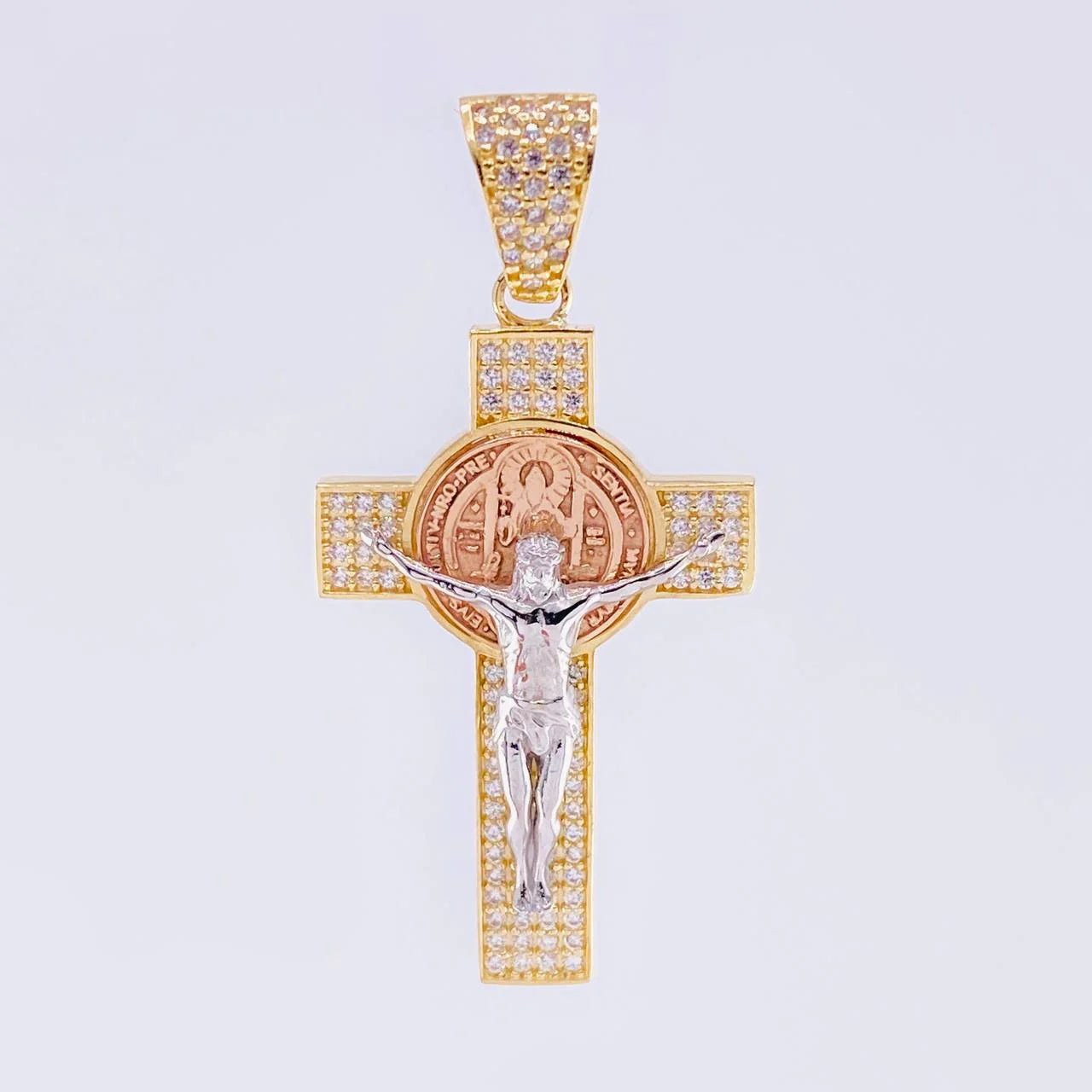 Dije Cruz Cristo San Benito 6.3g / 4.5cm Tres Oros 18K