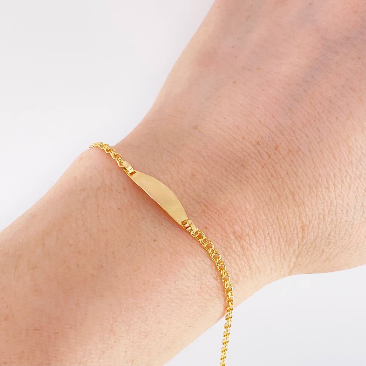 Pulso Bebé Aro Seguido Doble Placa Ovalada 1.3g / 13cm - 14.6cm / 2.4mm Oro Amarillo 18K