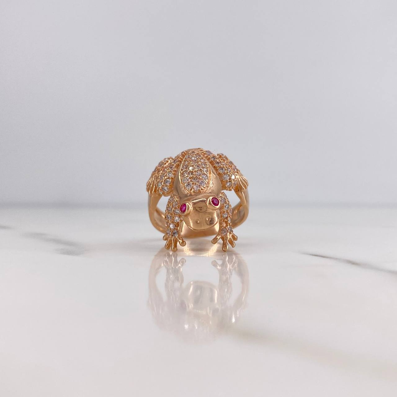Anillo Rana 6.85gr / T8 3/4 / Circones Fucsias Blancos Oro Rosa 18K $