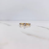 Anillo Solitario Linea Invertida 2.2gr / T6 1/2 / Circones Blancos Dos Oros Amarillo Blanco 18K $