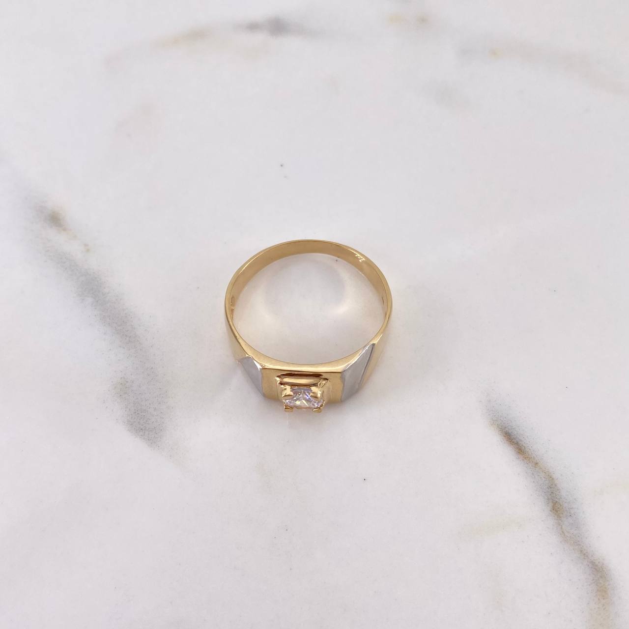 Anillo Cuadrado 4.6gr / T9 3/4 / Circon Blanco Dos Oros Amarillo Blanco 18K $