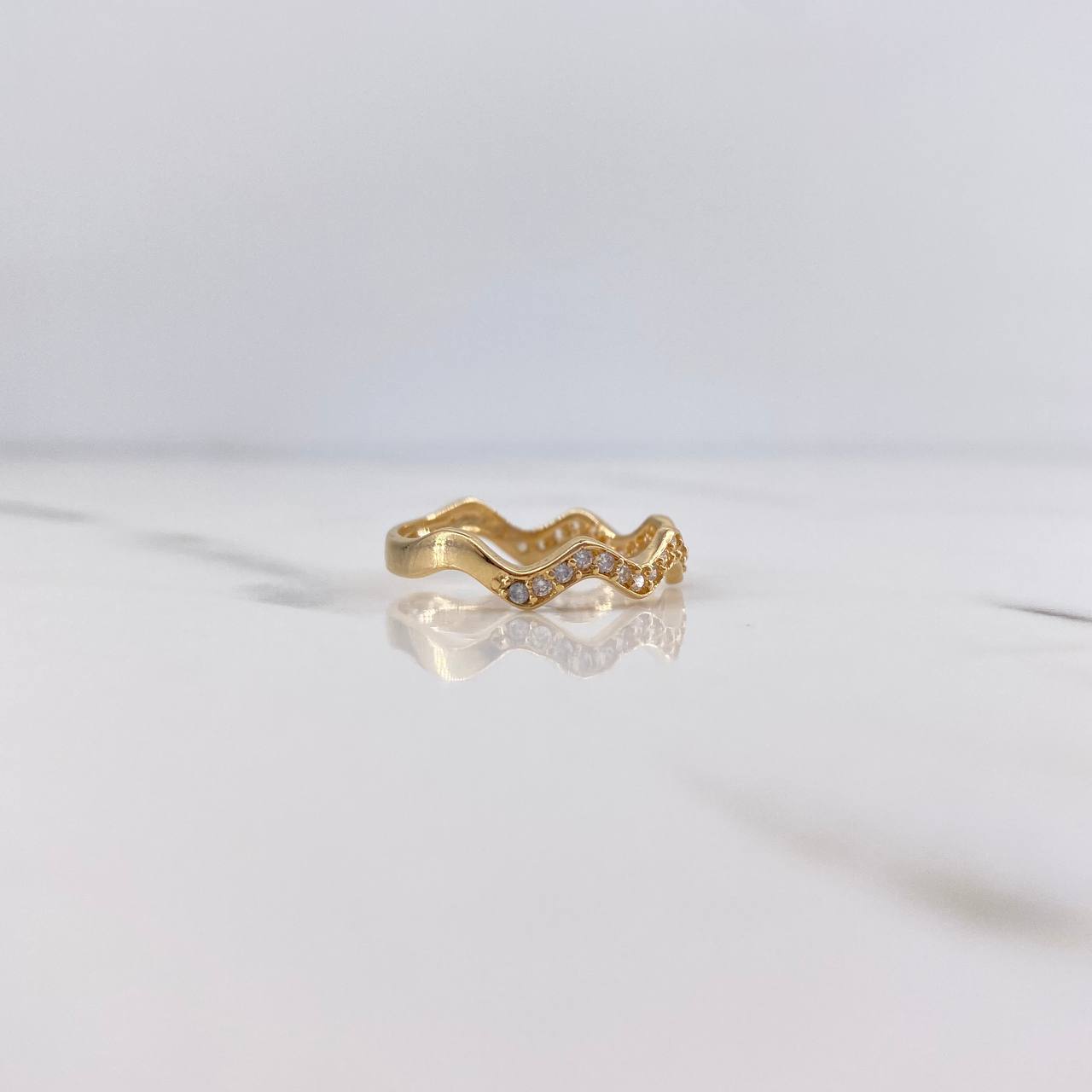 Anillo Olas En Zig-Zag 1.85gr / T6 3/4 / Circones Blancos Oro Amarillo 18K $