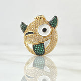 Dije Emogi Diablo Lengua Afuera 7.95gr / 3.3cm / Circones Blancos Verdes Oro Amarillo 18K ©