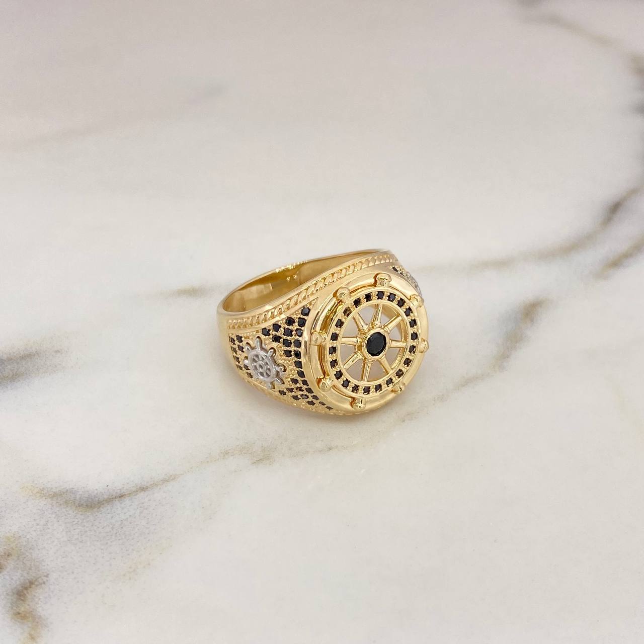 Anillo Timon 12.05gr / T10 3/4 / Circones Negros Dos Oros Amarillo Blanco 18K $