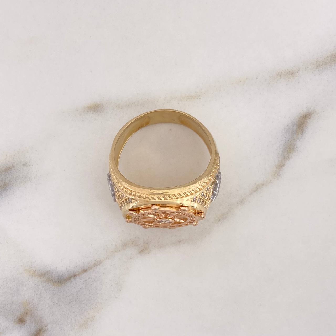 Anillo Timon 11.45gr / T10 / Circones Blancos Tres Oros 18K $