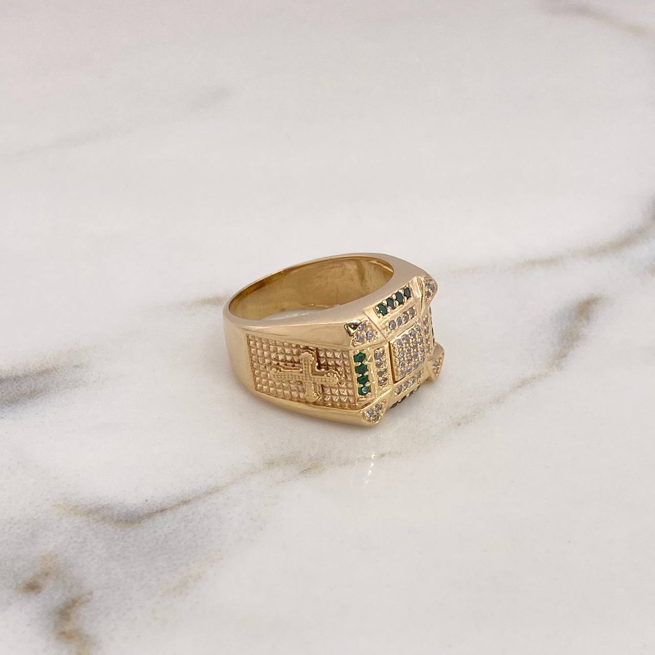 Anillo Cuadrado Cruz 12.5gr / T8 1/2 / Circones Blancos Verdes Oro Amarillo 18K $