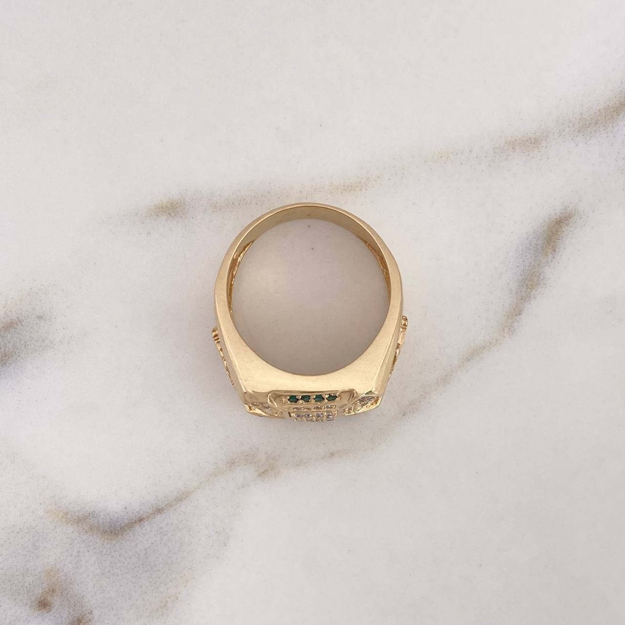 Anillo Cuadrado Cruz 12.5gr / T8 1/2 / Circones Blancos Verdes Oro Amarillo 18K $