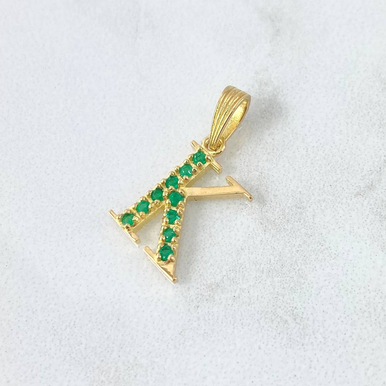 Dije Letra K 1.25gr / 2cm / Esmeraldas 0.16pts Oro Amarillo 18K (Joya)