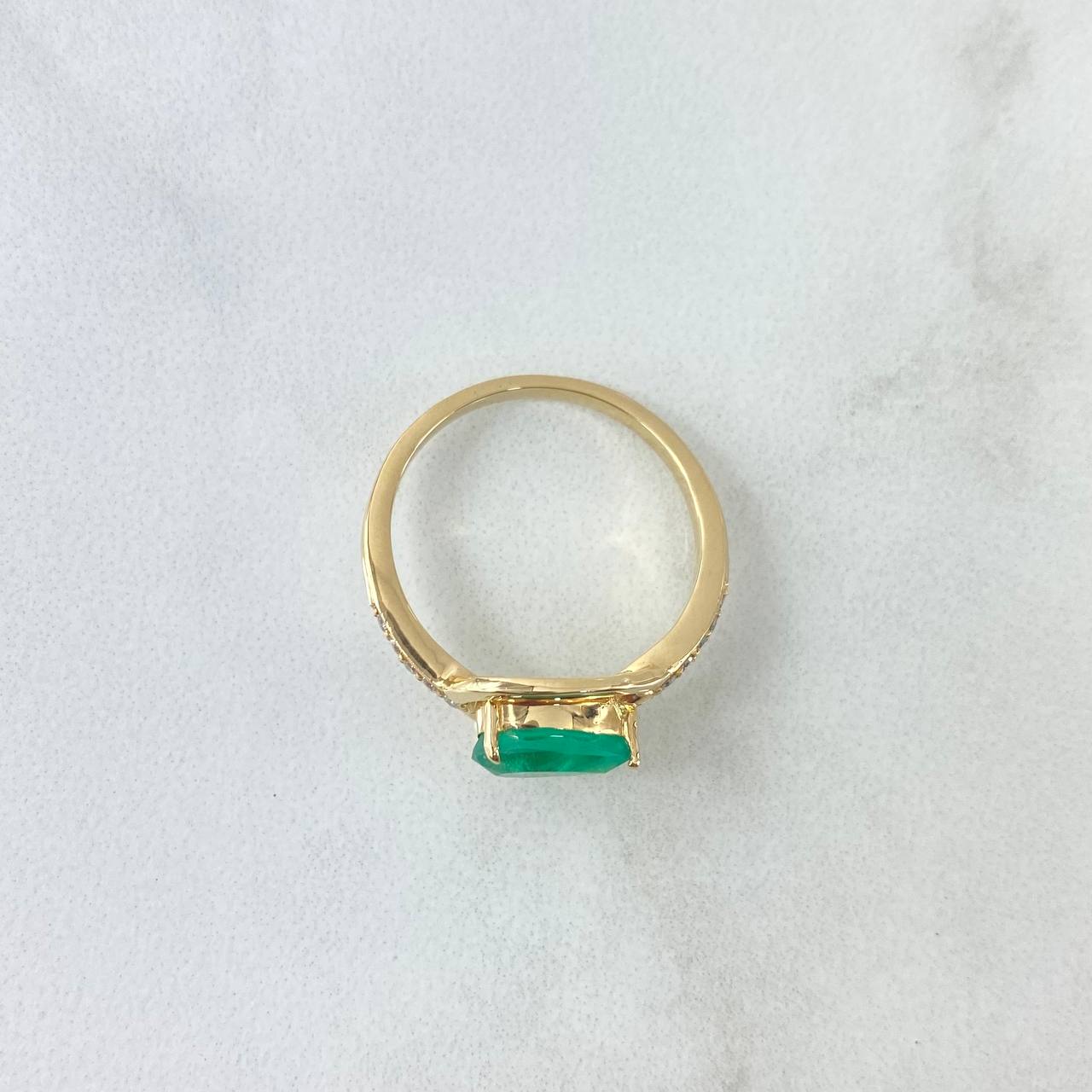Anillo Soliario Gota Horizontal 3.5gr / T7 / Esmeralda 1.12qts - Diamantes Blancos 0.09pts Oro Amarillo 18K (Joya)