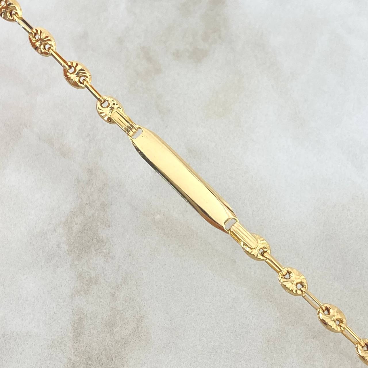 Pulso Bebé GC 2.25gr / 13.5cm / 3.5mm Diamantado - Placa Rectangular octagonal Curva  Oro Amarillo 18K