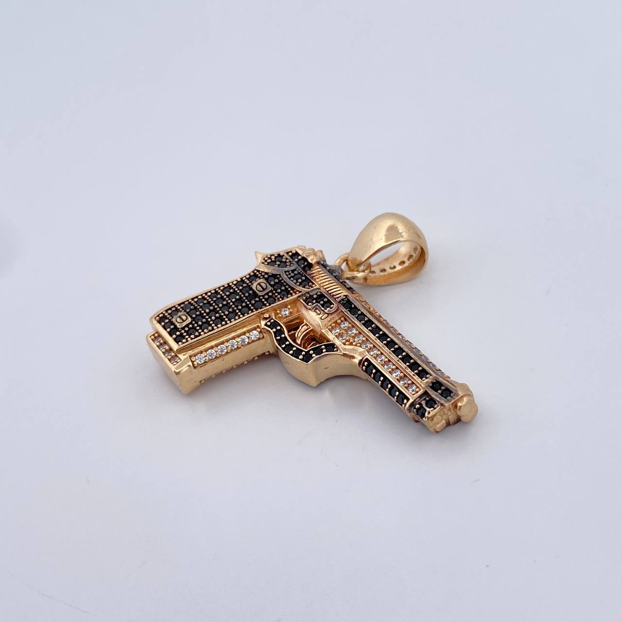 Dije Pistola 11.25gr / 3cm / Circones Blancos Negros Dos Oros Amarillo Negro 18K $