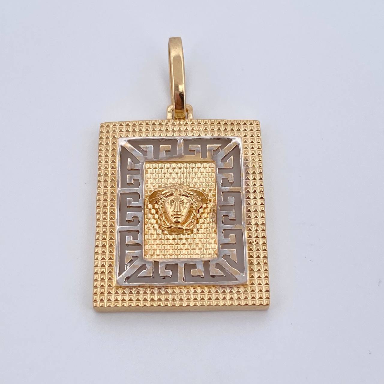 Dije Placa Medusa 6.35gr / 3.7cm / Dos Oros Amarillo Blanco 18K $