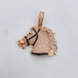 Dije Caballo 8.3gr / 3.6cm / Circones Blancos Negros Tres Oros 18K $
