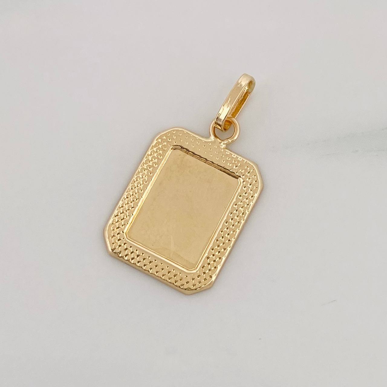 Dije Placa Cuadrada Marco Bordeado 0.55g / 2cm Oro Amarillo 18K