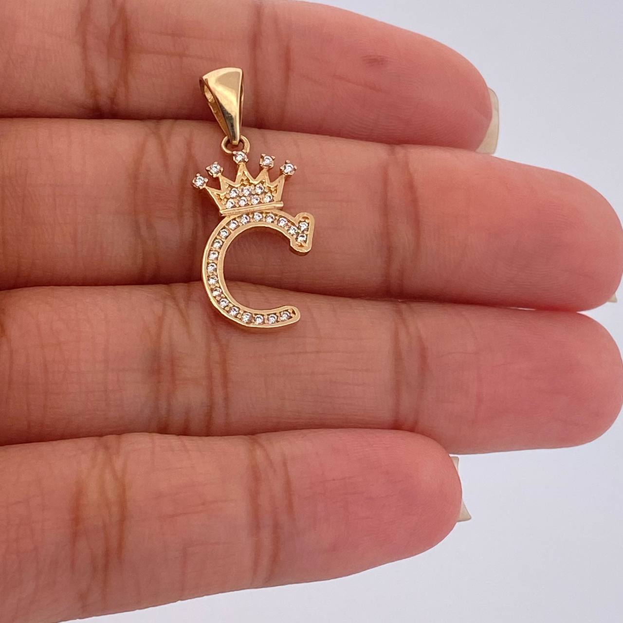 Dije Letra C Corona 1.6gr / 2.7cm-Oro Amarillo 18K &