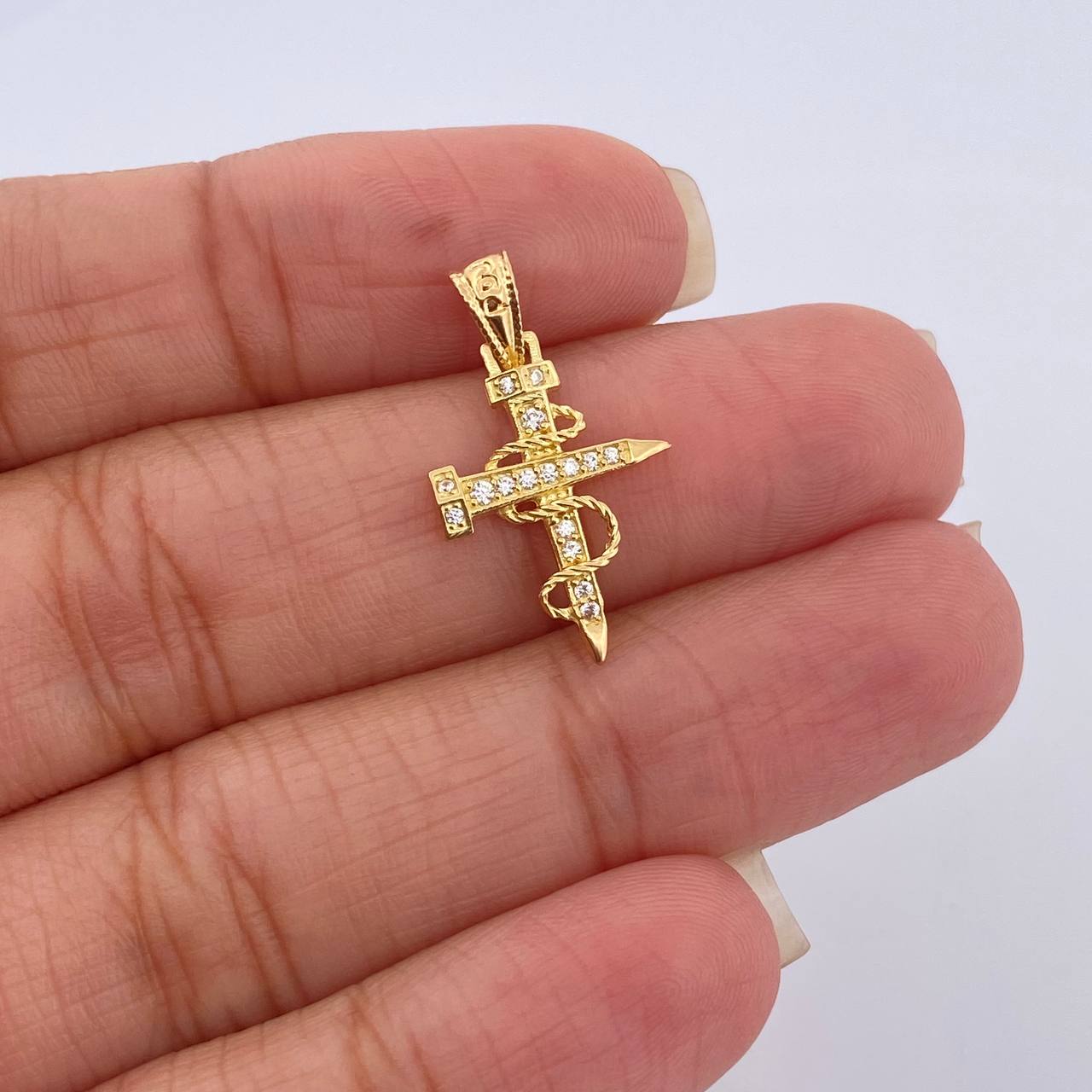 Dije Cruz Clavo 0.9gr / 2.4cm-Oro Amarillo 18K &