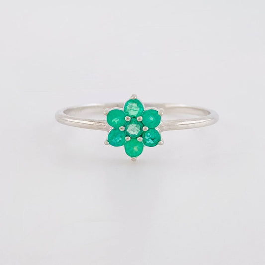 Anillo Flor Seis Petalos 1.3gr / T7 / Esmeraldas 07Pts Oro Blanco 18K (Joya)