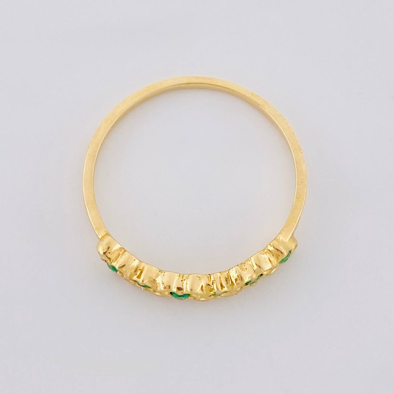 Anillo Corazones Intercalados Esmeraldas 15pts 1.55gr / T6 1/4 / Oro 18K╦