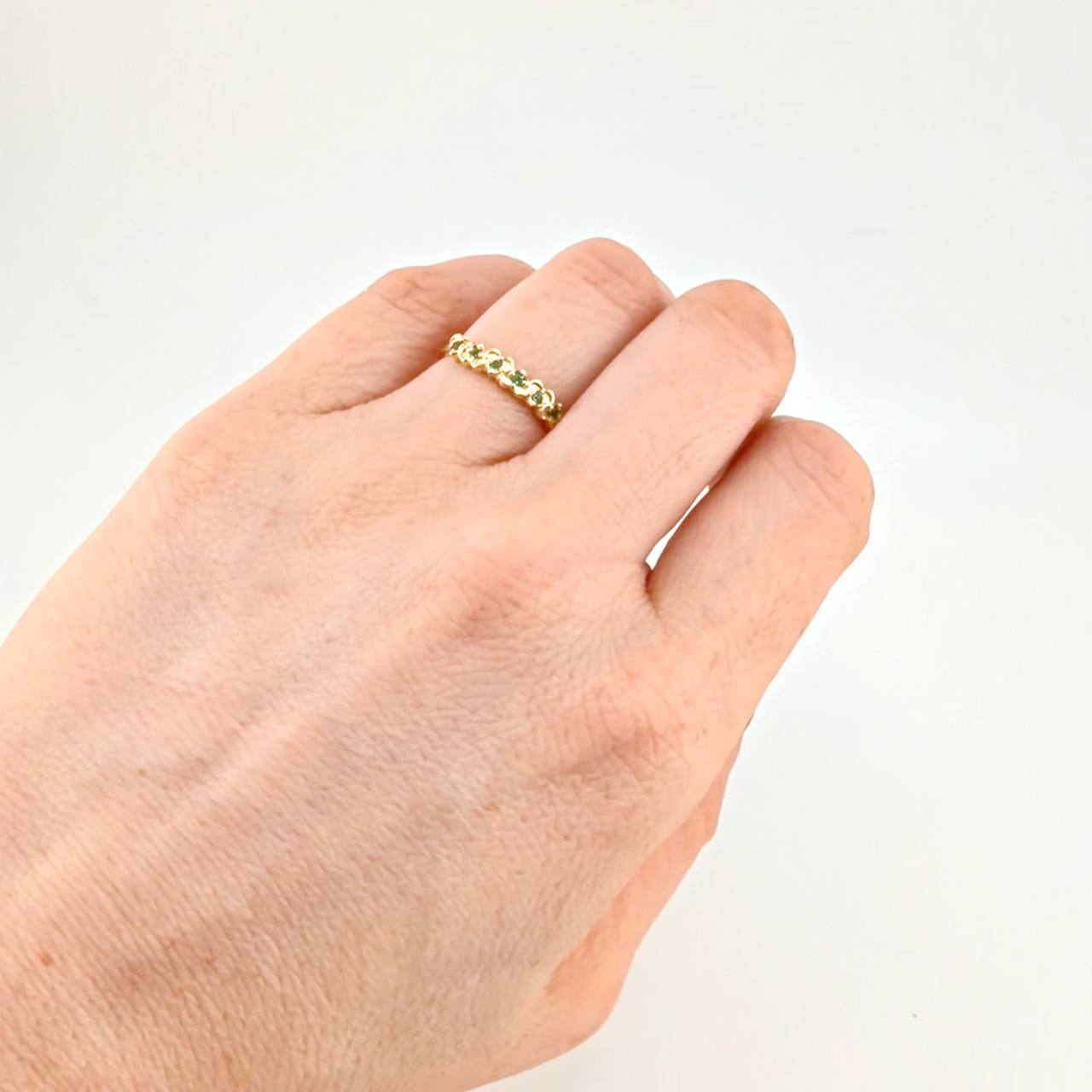 Anillo Corazones Intercalados Esmeraldas 15pts 1.55gr / T6 1/4 / Oro 18K╦