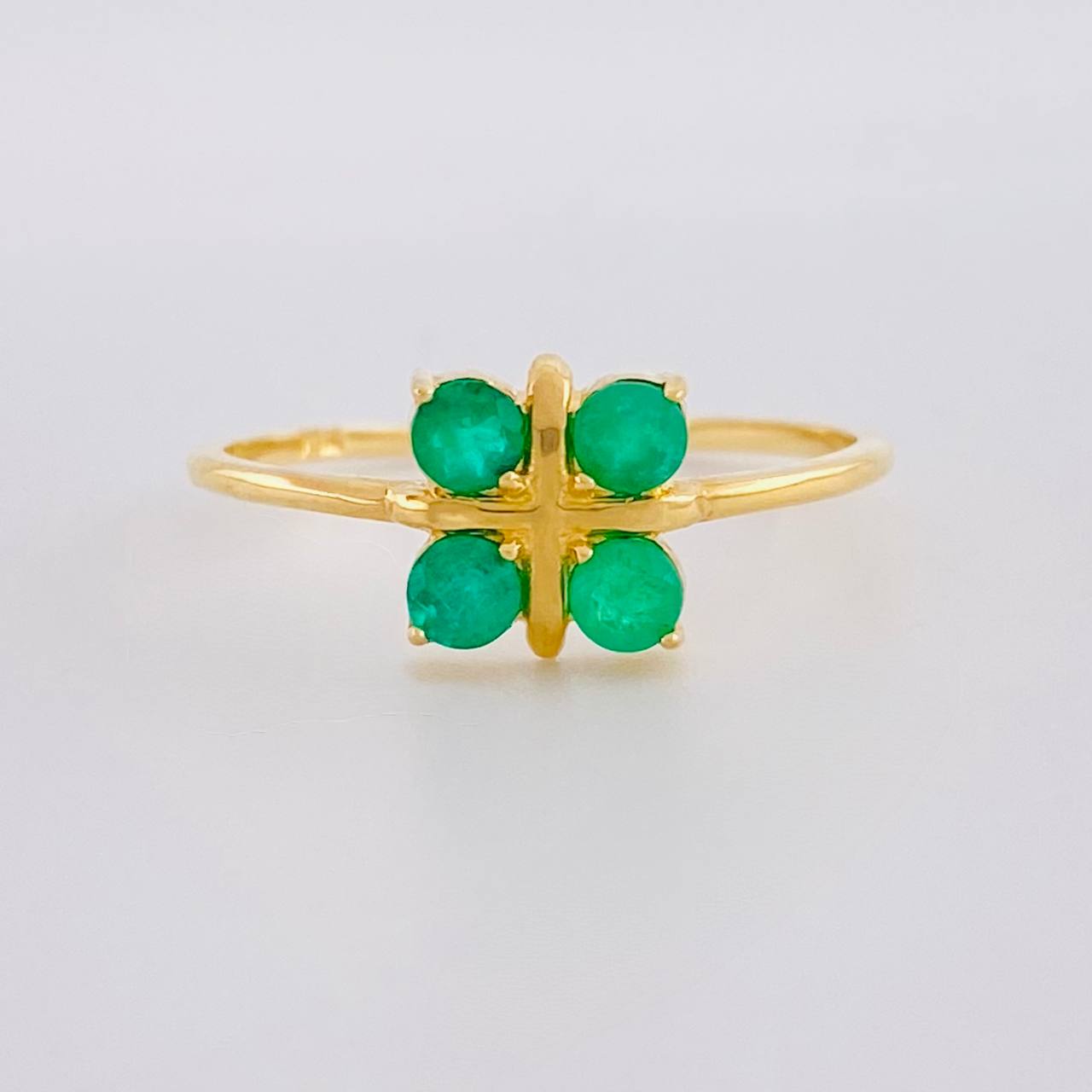 Anillo Flor Cuadricular 1.6gr / T7 / Esmeraldas 35pts Oro Amarillo 18K (Joya)