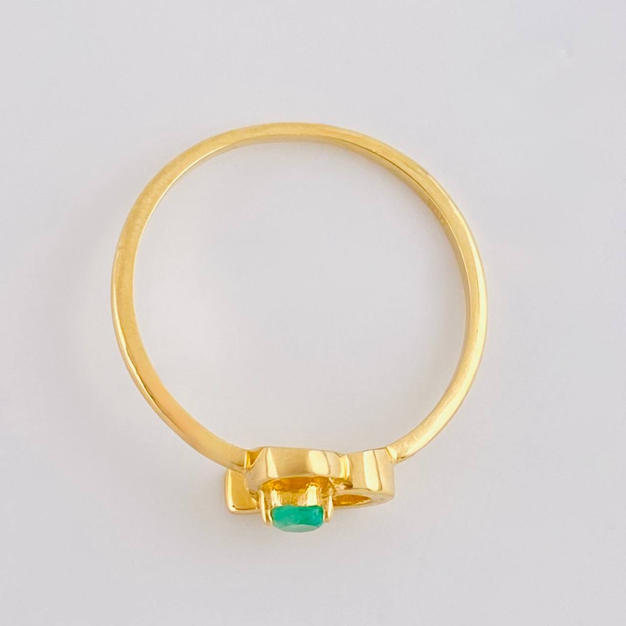 Anillo Corazón Vacío 1.45gr / T6 3/4 / Esmeralda 12pts Oro Amarillo 18K (Joya)╦
