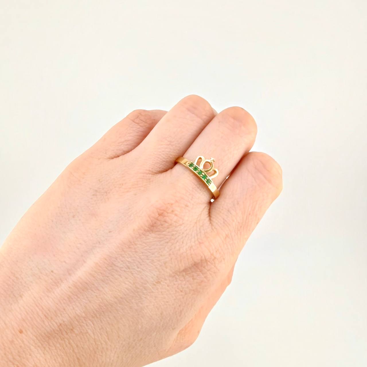 Anillo Corona Real Esmeraldas 25pts 3.85gr / T8 3/4 / Oro 18K