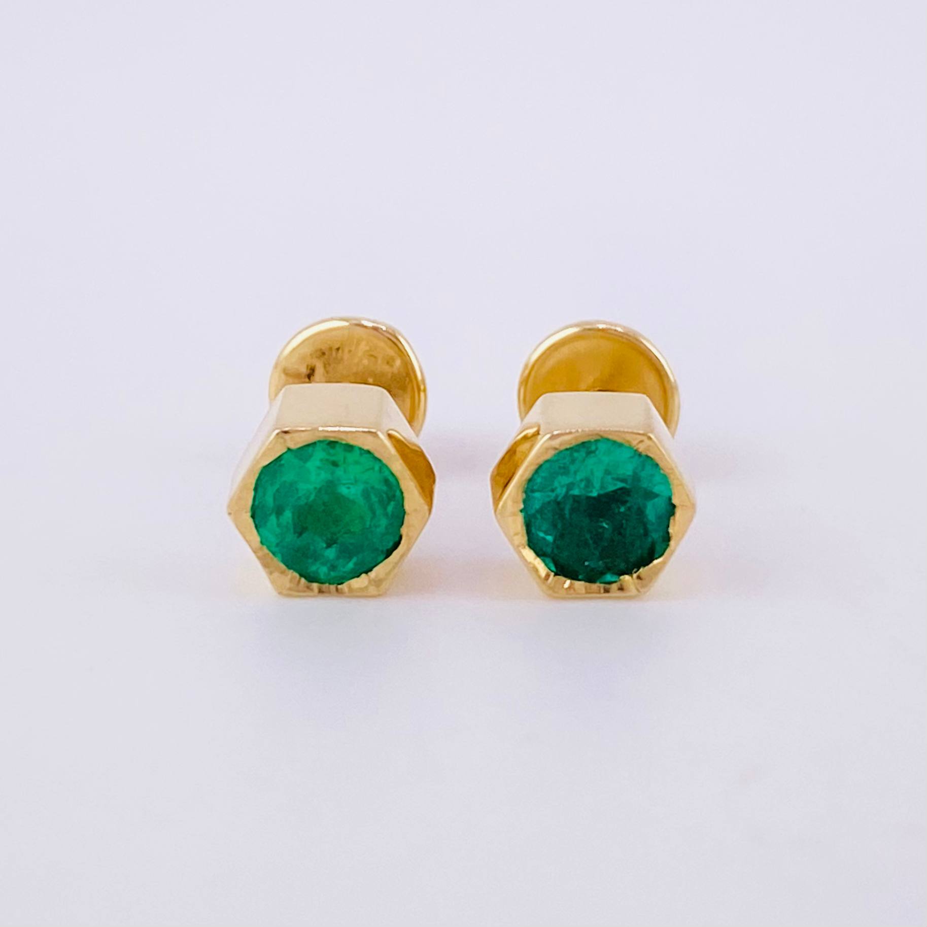 Topos Piedra Base Hexagonal 2gr / 6mm Esmeraldas 66Pts Oro Amarillo 18K (Joya)