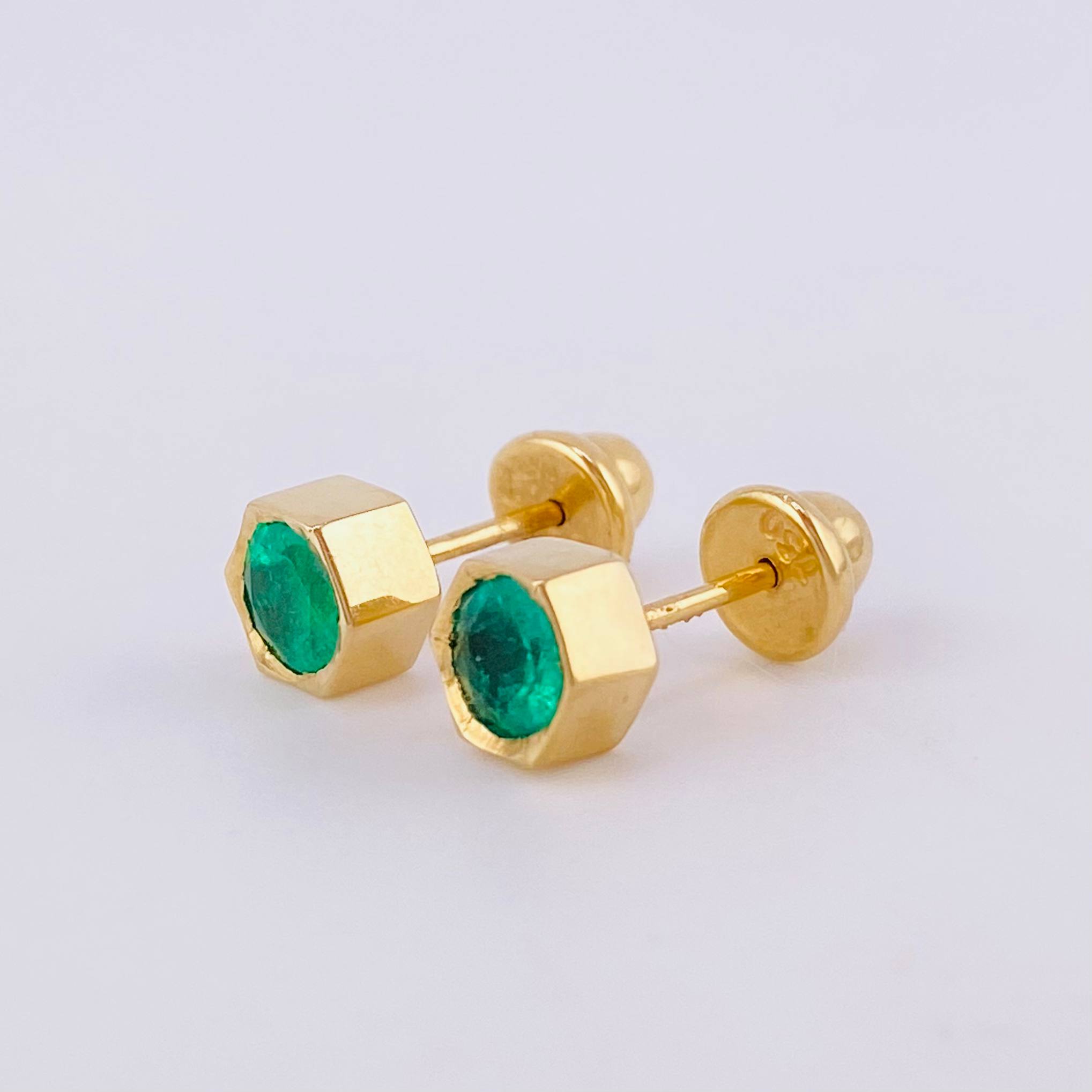 Topos Piedra Base Hexagonal 2gr / 6mm Esmeraldas 66Pts Oro Amarillo 18K (Joya)