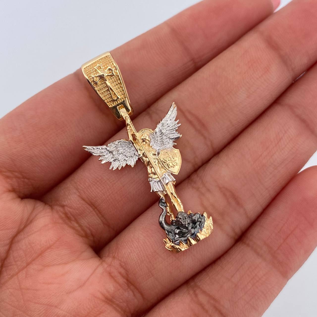 Dije San Miguel Arcangel 5.1gr / 3.9cm / Tres Oros 18K &