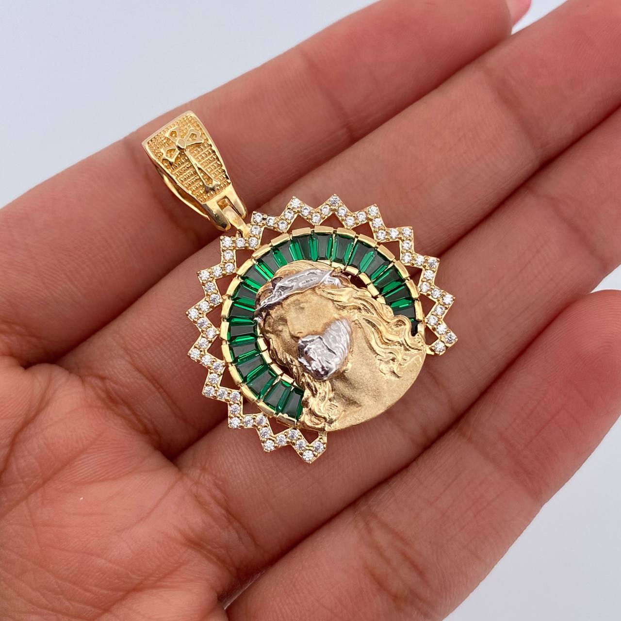 Dije Rostro Cristo 8gr / 3.6cm / Circones Verdes Blancos Dos Oros Amarillo Blanco 18K &